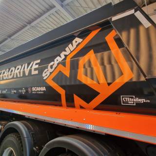 Inscriptionare camion