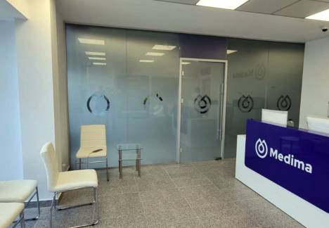 geamuri sablate clinica medicala