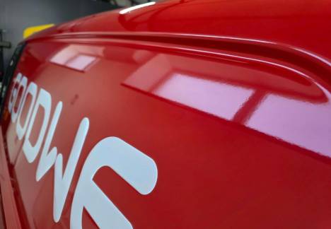 Colantare integrală auto pentru identitate vizuală de brand
