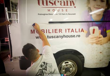 montaj autocolant auto pentru tuscany