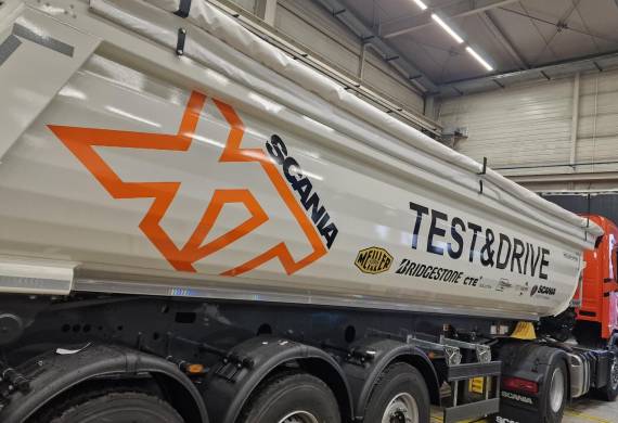 inscriptionare camion personalizat 